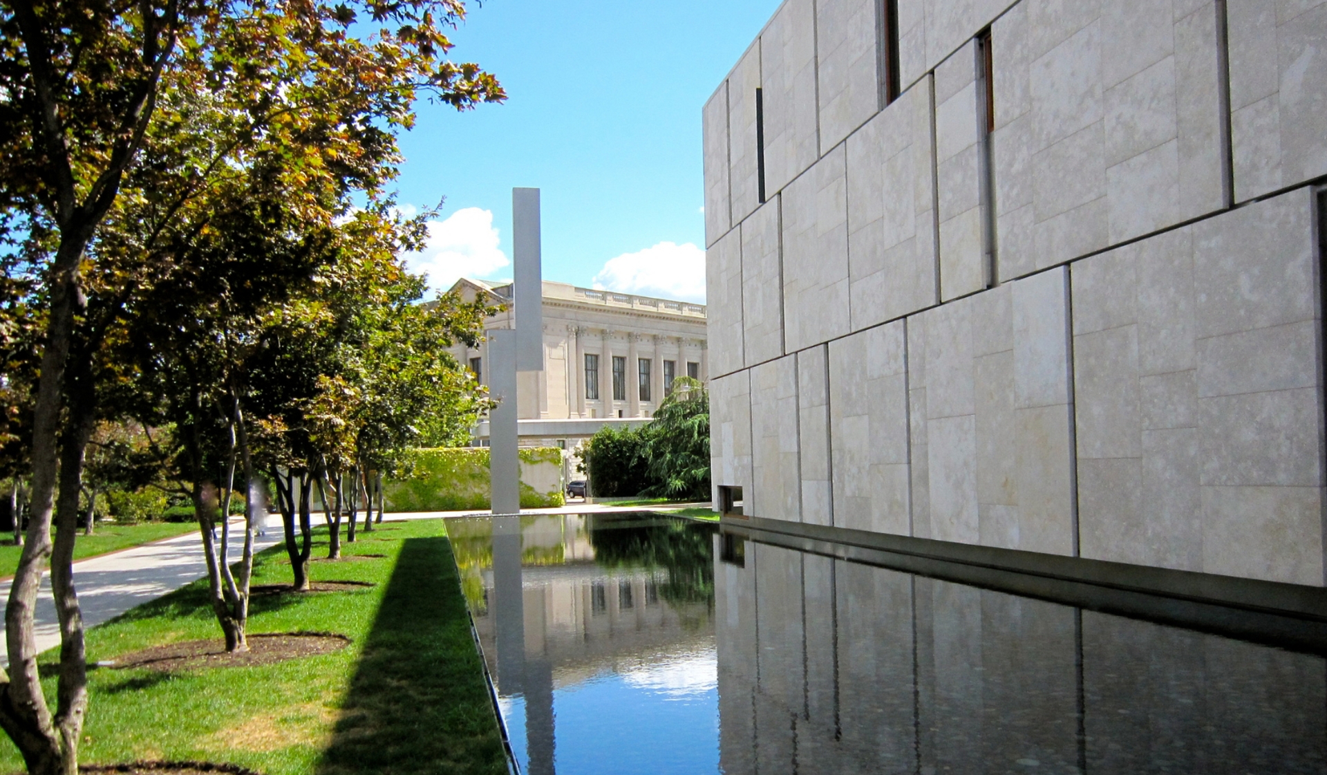Park Towne Place Premier Apartment Homes - Philadelphia, PA - Barnes Foundation
