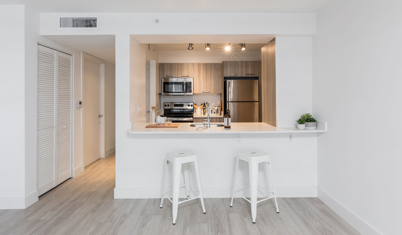 Bay Parc - Miami, FL - breakfast bar