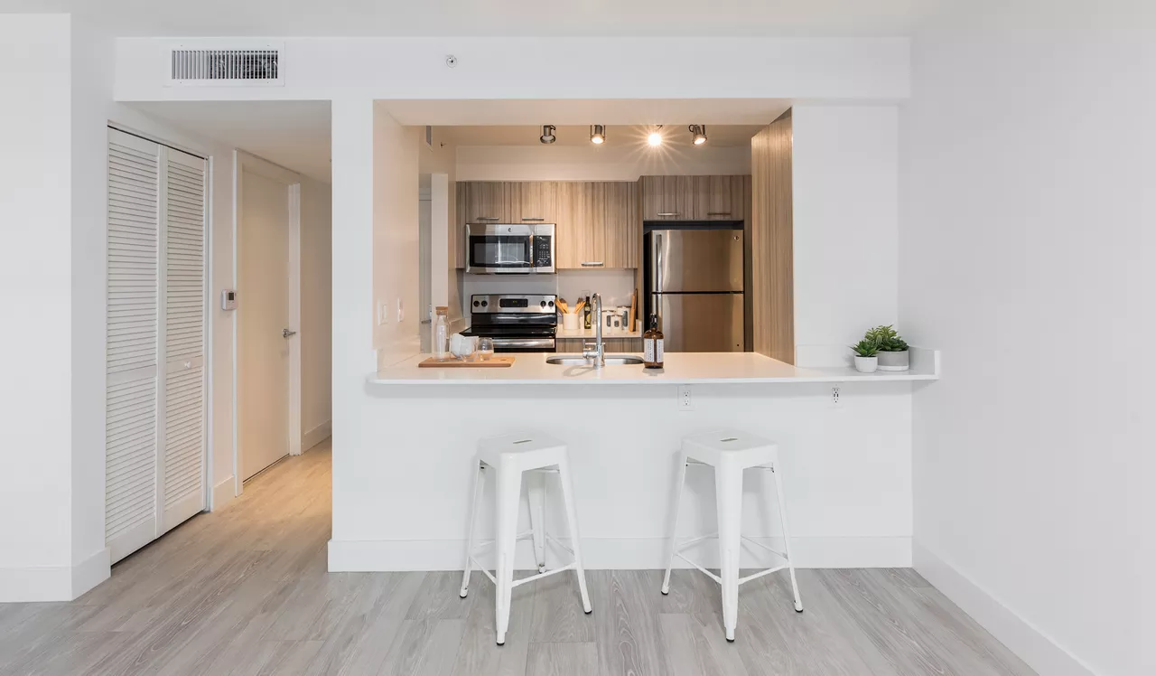 Bay Parc - Miami, FL - breakfast bar