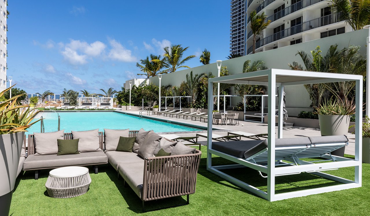 Bay Parc Apartments - Miami, FL - Patio and pool