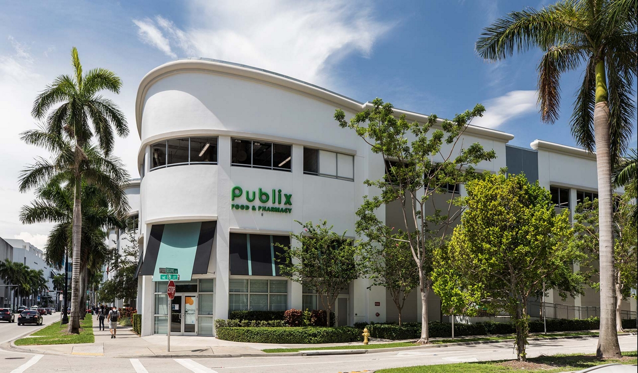 Bay Parc Apartments - Miami, FL - Publix Market.<p style="text-align: center;">&nbsp;</p>
<p style="text-align: center;">Bay Parc is located central to plenty of convenient supermarkets. Publix is only 450 feet from your front door.&nbsp;</p>
