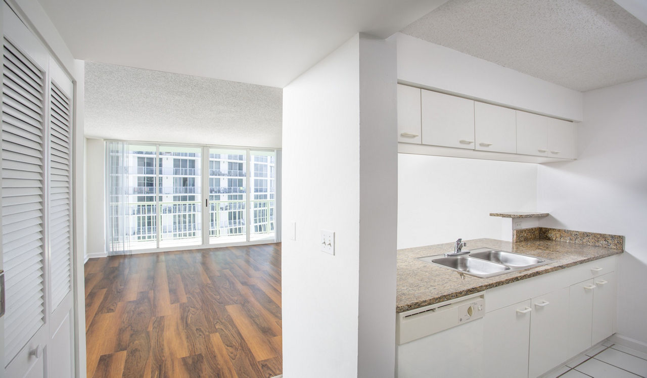 Bay Parc - Miami, FL - Living Room