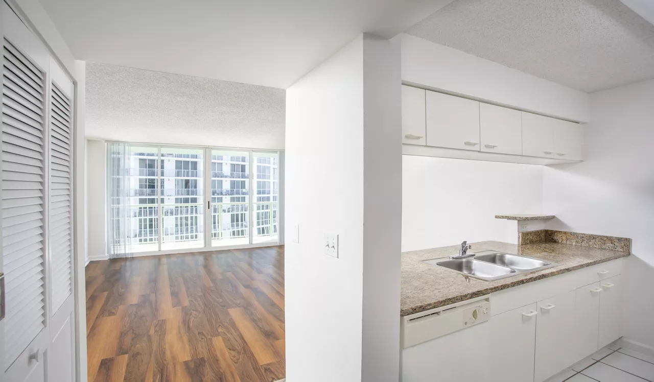 Bay Parc - Miami, FL - Living Room