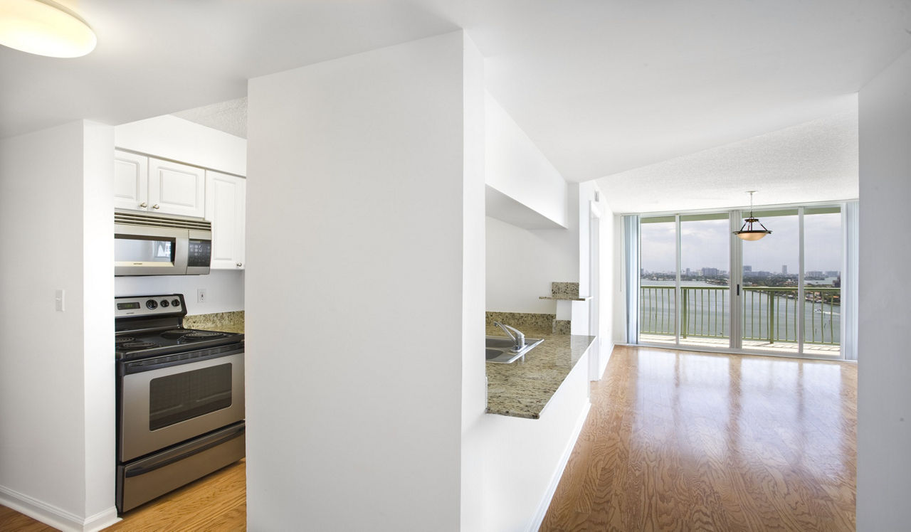 Bay Parc - Miami, FL - Kitchen