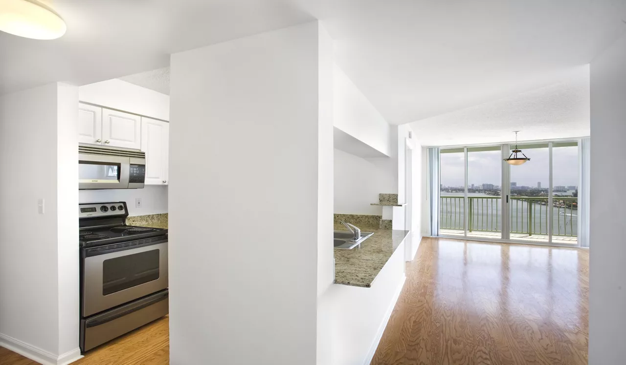 Bay Parc - Miami, FL - Kitchen