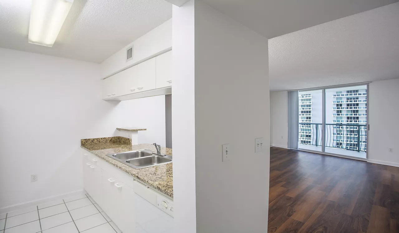 Bay Parc - Miami, FL - Living Room