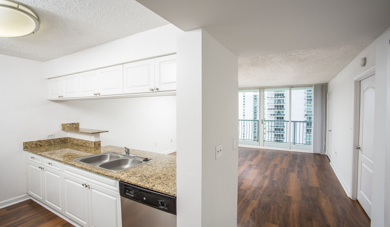 Bay Parc - Miami, FL - Kitchen and living