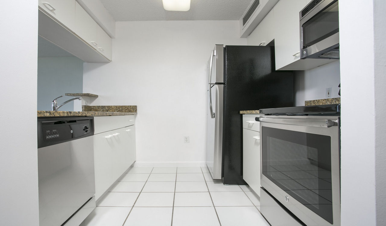 Bay Parc - Miami, FL - Kitchen