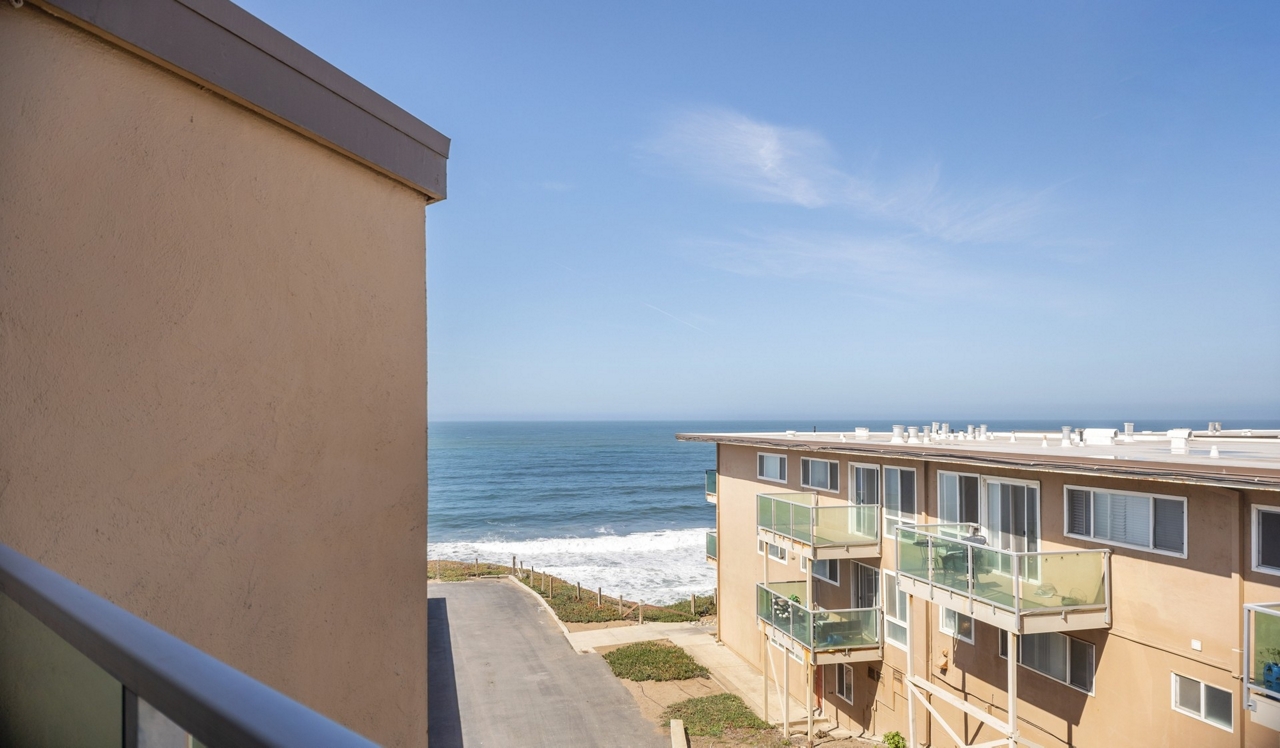 The Bluffs at Pacifica - Pacifica CA - Balcony