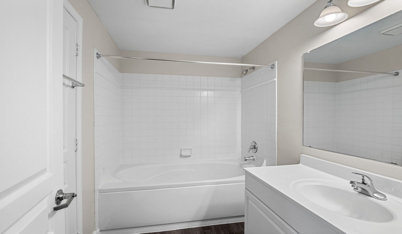 Capital Crescent Trail Residences - Bethesda, MD - Bathroom