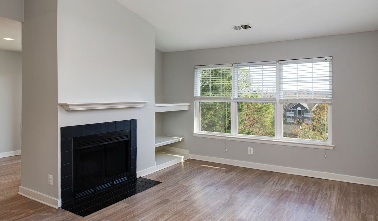 Bent Tree Apartments - Centreville, VA - Living Room