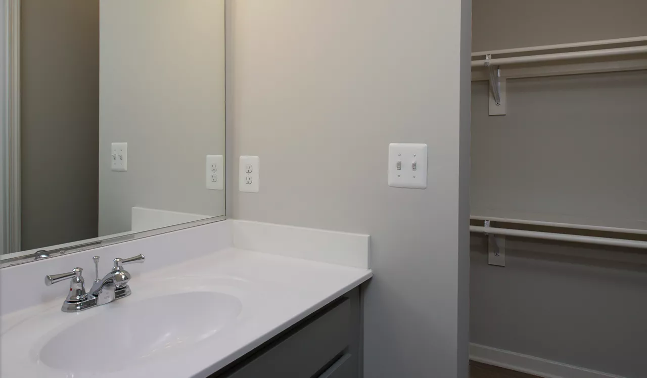 Bent Tree Apts - Centreville - Premier bath