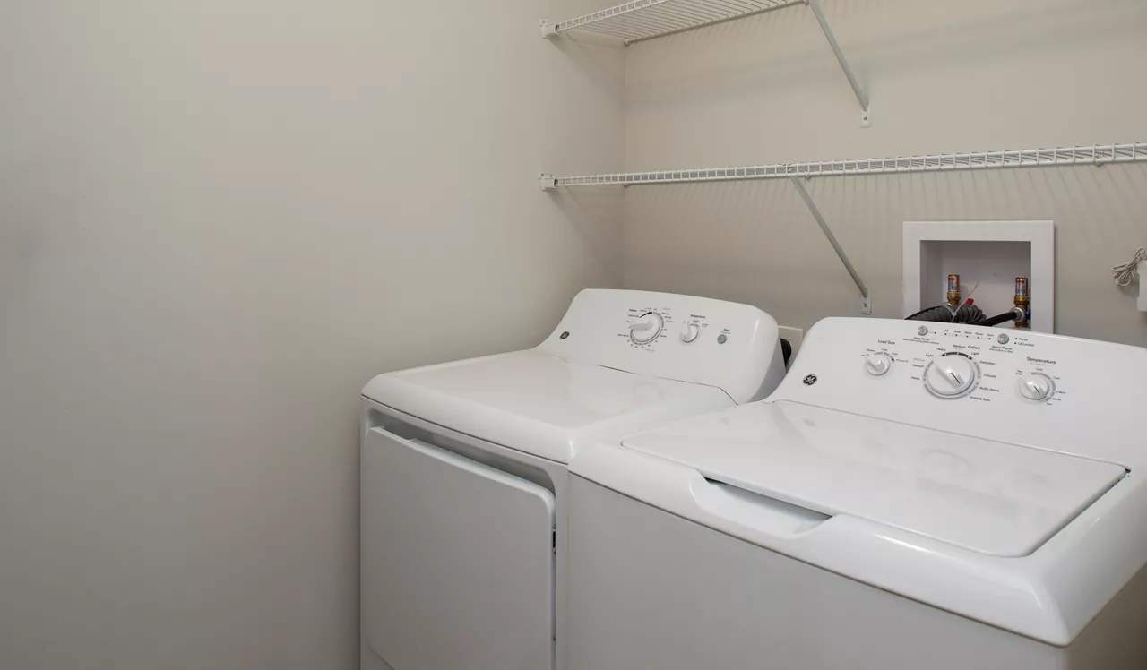 Bent Tree Apts - Centreville - Premier laundry