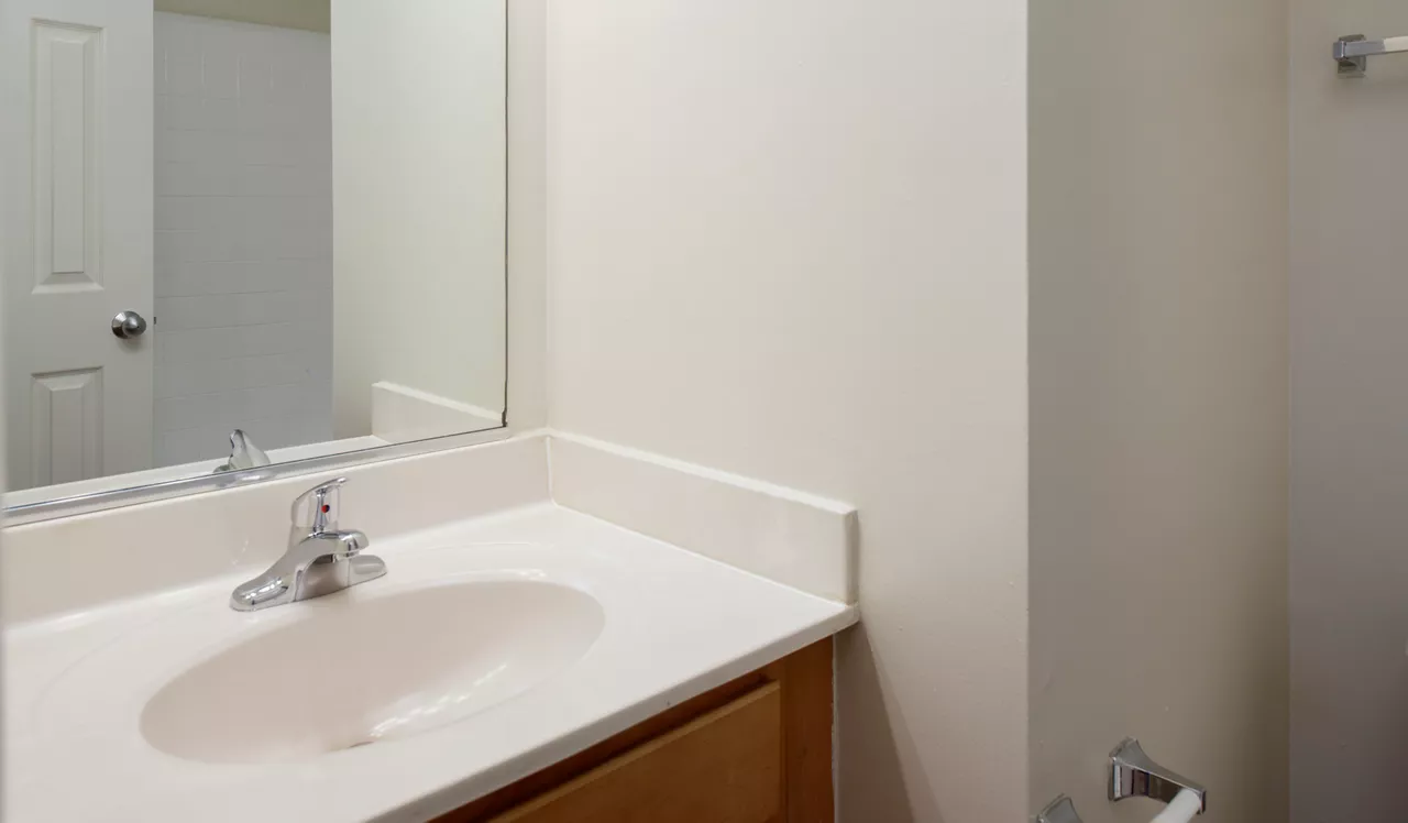 Bent Tree Apartments - Centreville, VA - bath