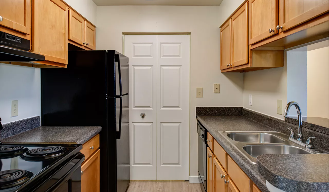 Bent Tree Apartments - Centreville, VA - kitchen