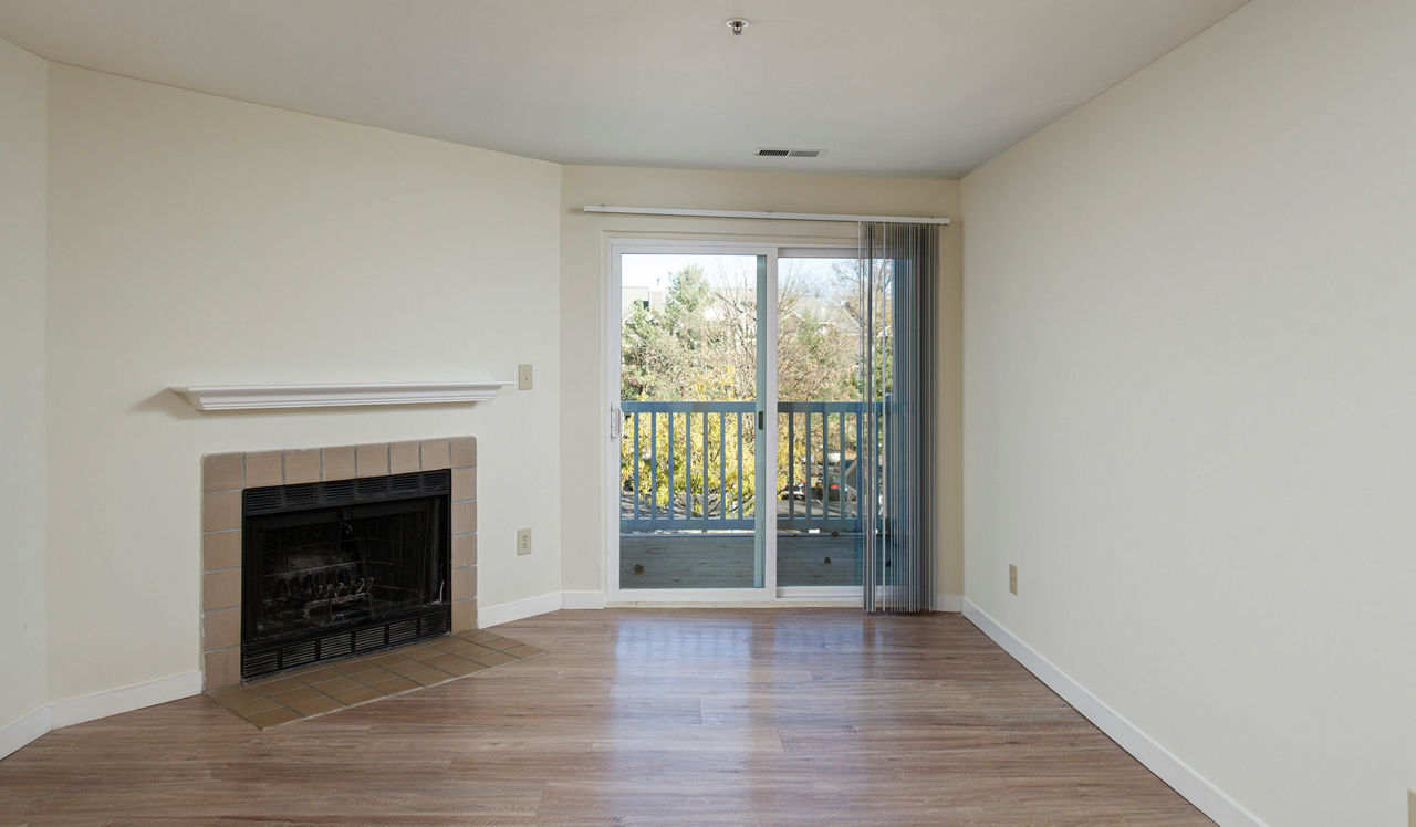 Bent Tree Apartments - Centreville, VA - living