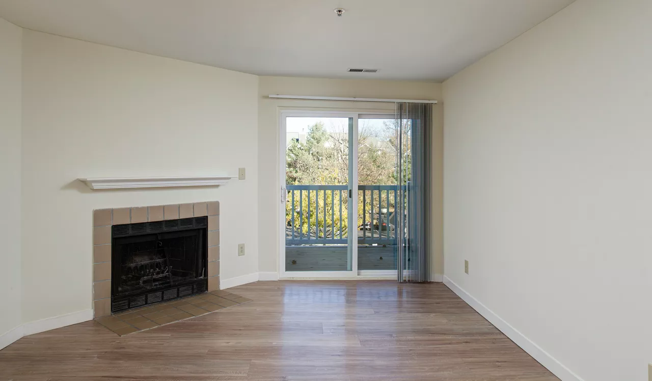 Bent Tree Apartments - Centreville, VA - living