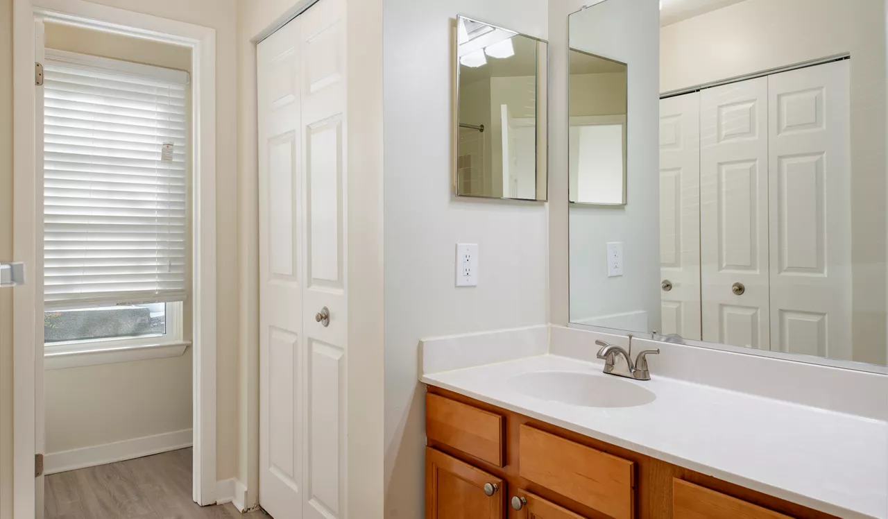 Bent Tree Apartments - Centreville, VA - bath