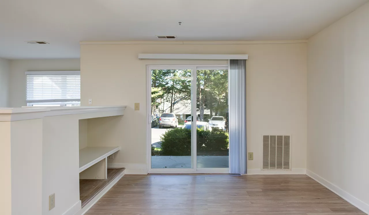 Bent Tree Apartments - Centreville, VA -living