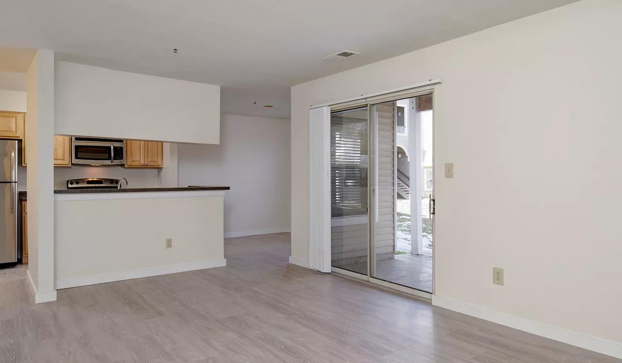 Bent Tree Apartments - Centreville, VA - Living Room