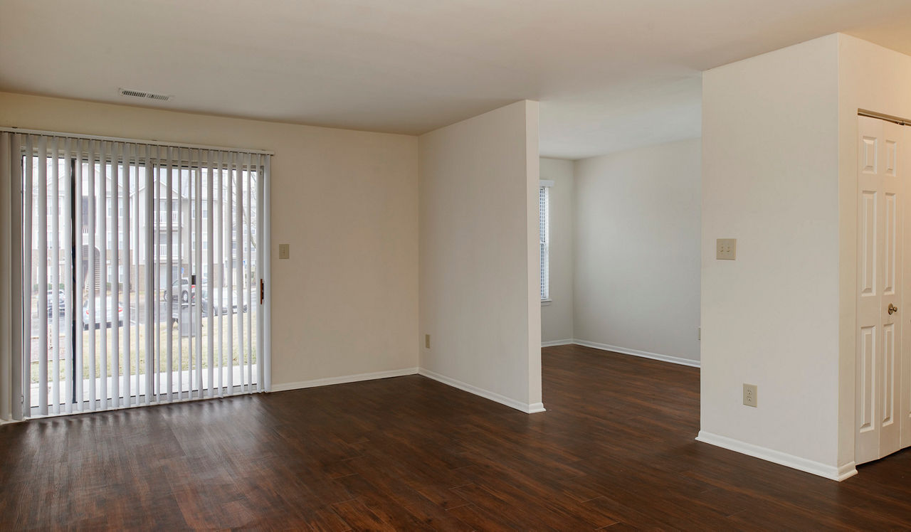 Bent Tree Apartments - Centreville, VA - Living Room