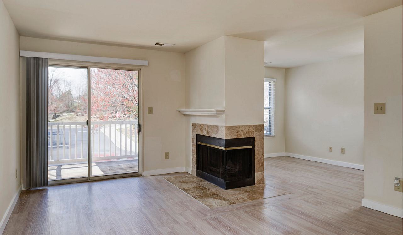 Bent Tree Apartments - Centreville, VA - Living Room