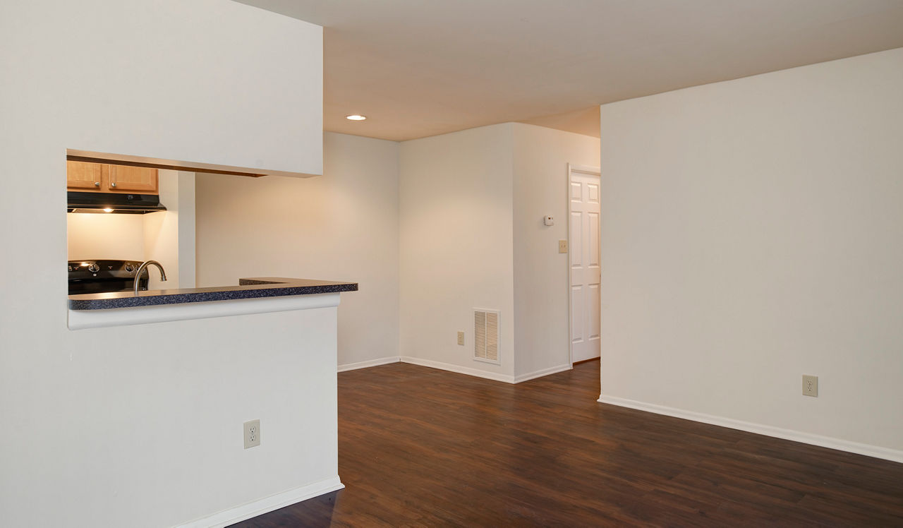 Bent Tree Apartments - Centreville, VA - Living Room