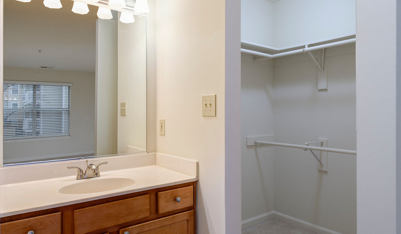 Bent Tree Apartments - Centreville, VA - Bathroom and Closet