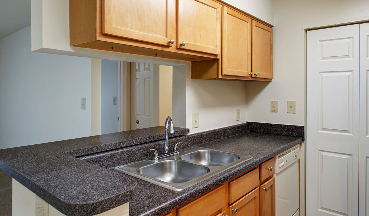 Bent Tree Apartments - Centreville, VA - Kitchen
