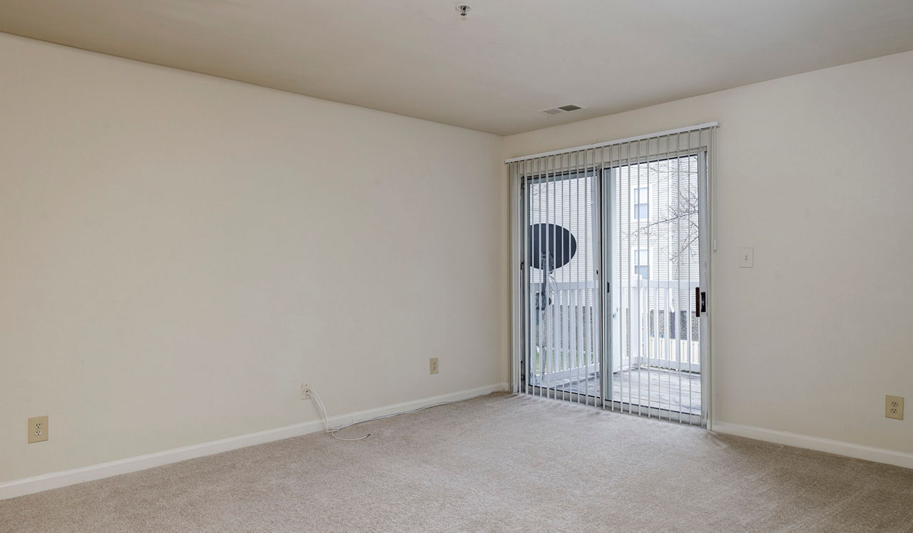 Bent Tree Apartments - Centreville, VA - Living Room
