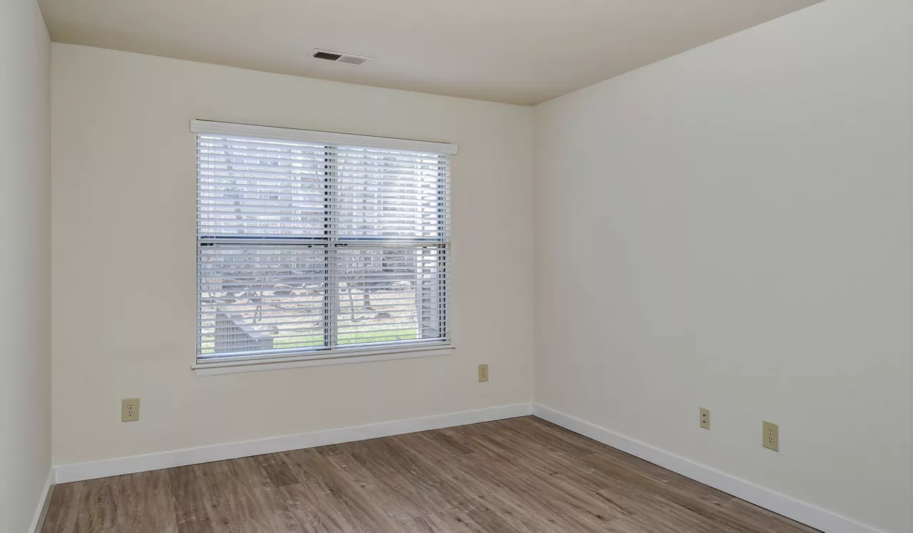 Bent Tree Apartments - Centreville, VA - Bedroom