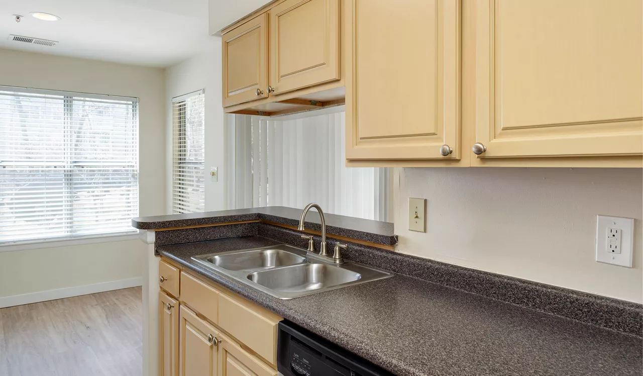 Bent Tree Apartments - Centreville, VA - Kitchen