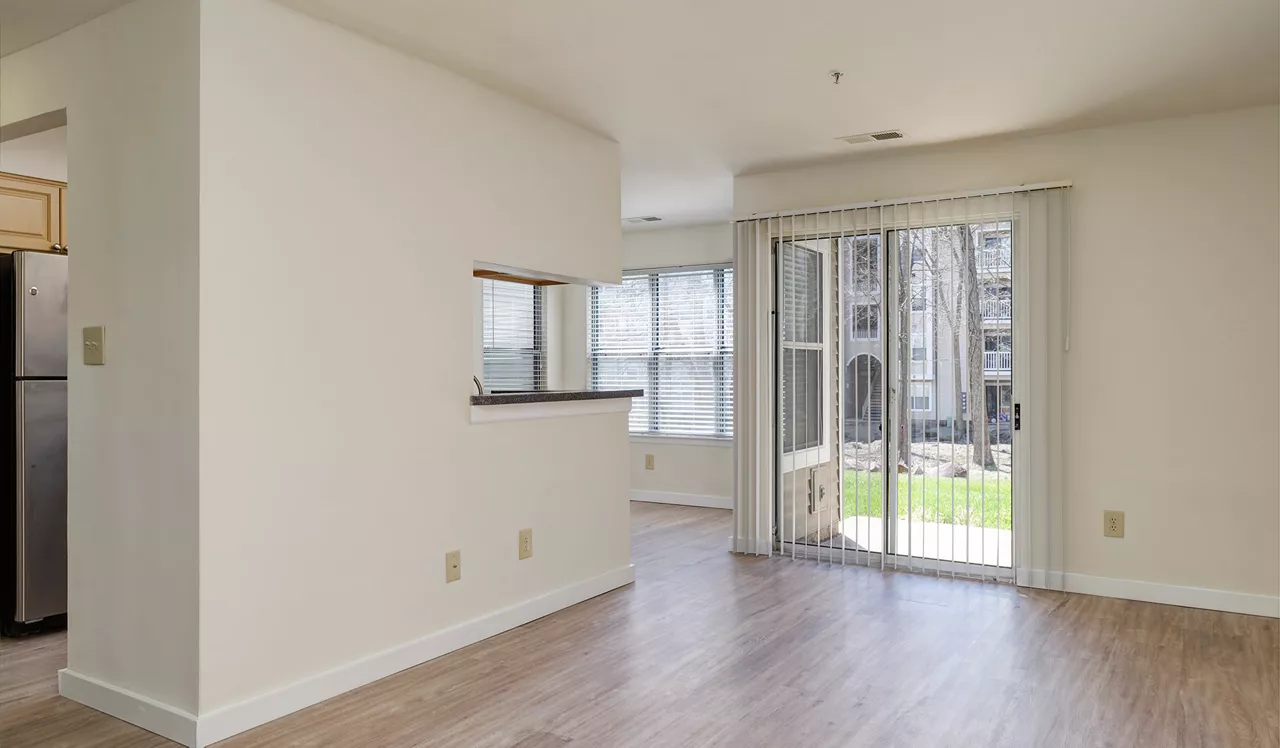 Bent Tree Apartments - Centreville, VA - Living Room