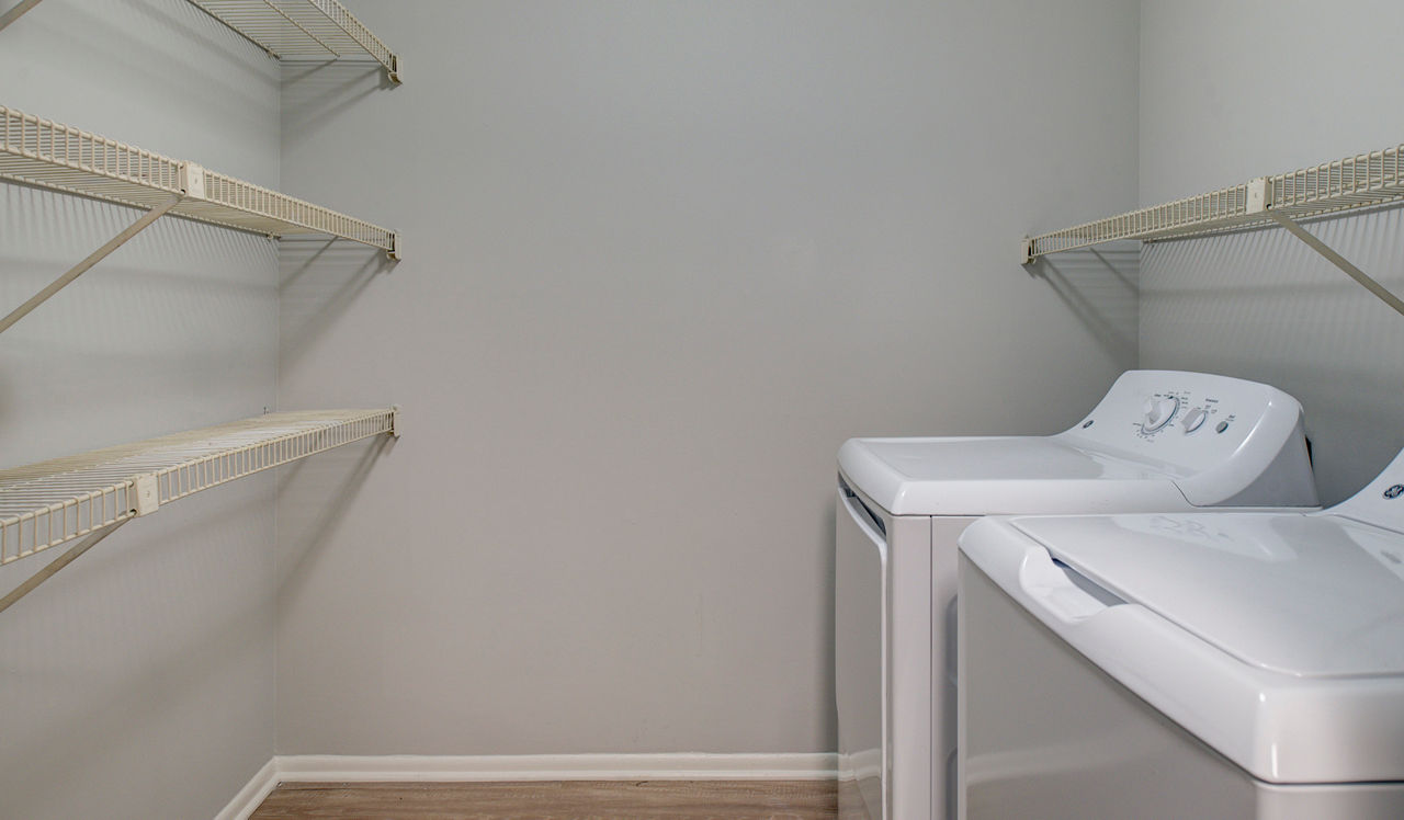 Bent Tree Apts - Centreville - Laundry