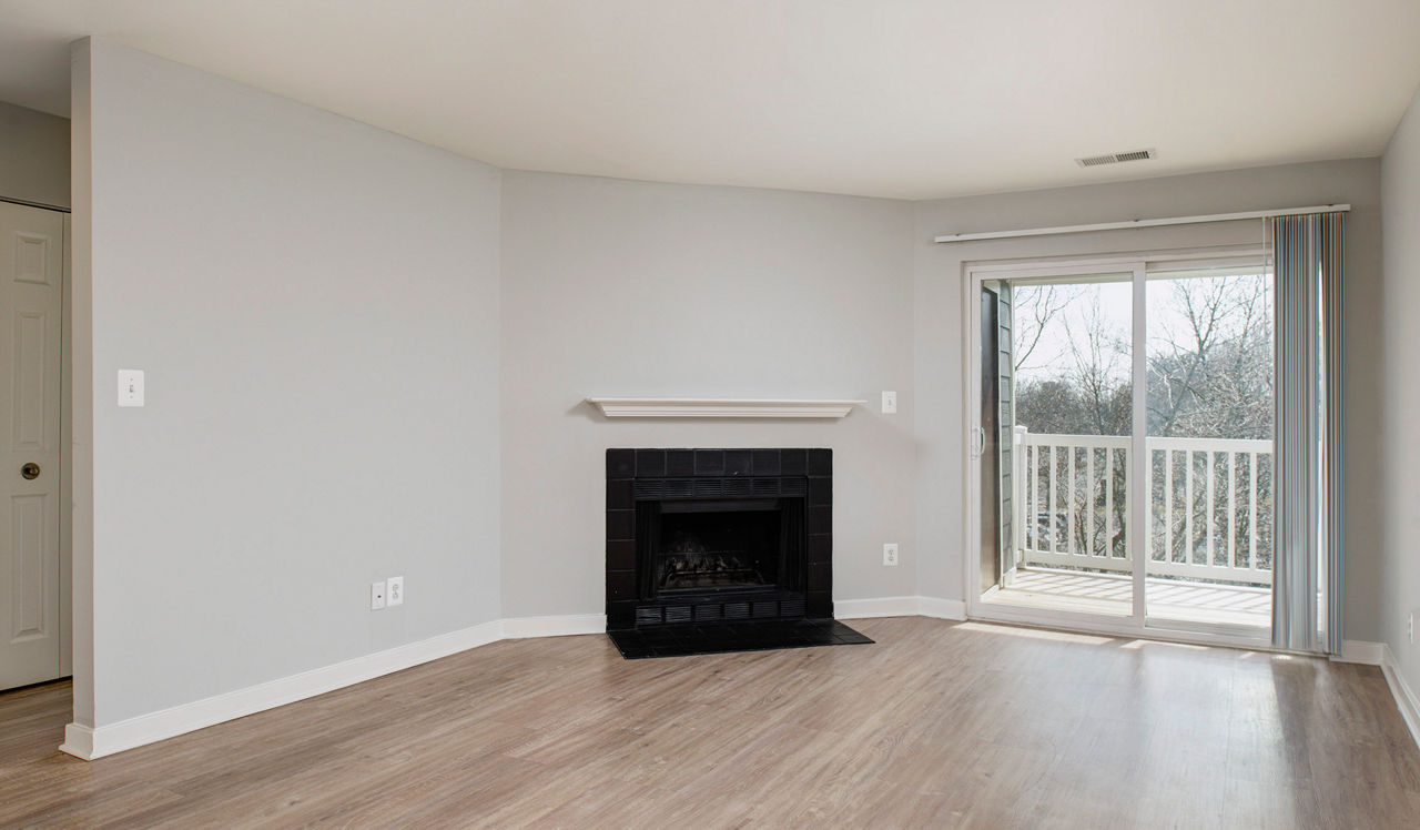 Bent Tree Apts - Centreville - Living Room