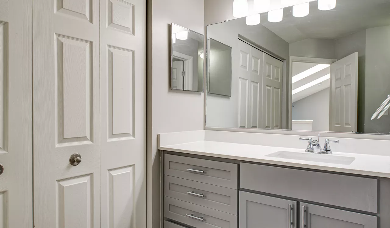 Bent Tree Apts - Centreville, VA - Bathroom