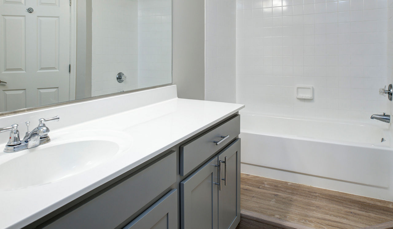 Bent Tree Apts - Centreville - bath