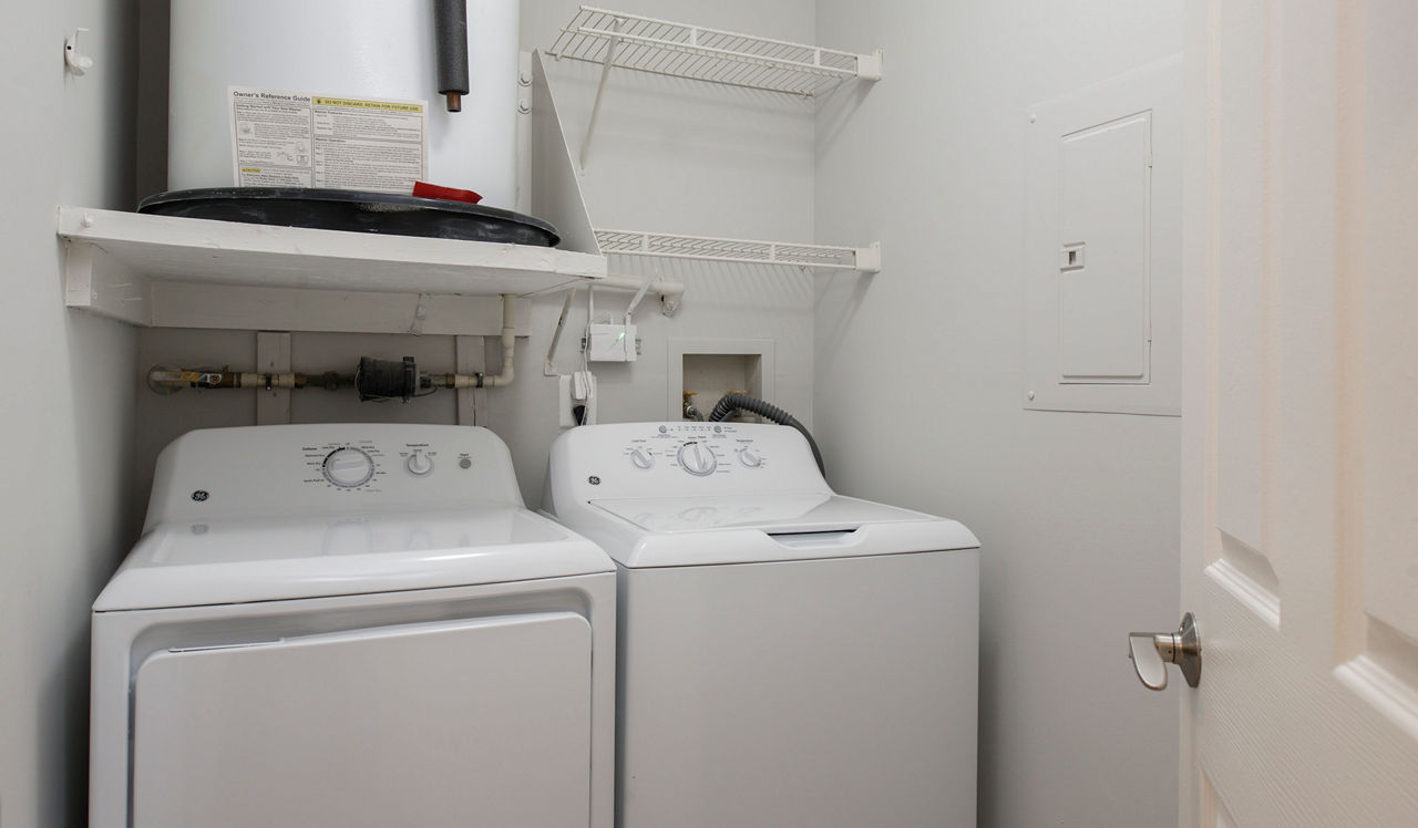 Bent Tree Apts - Centreville - laundry room