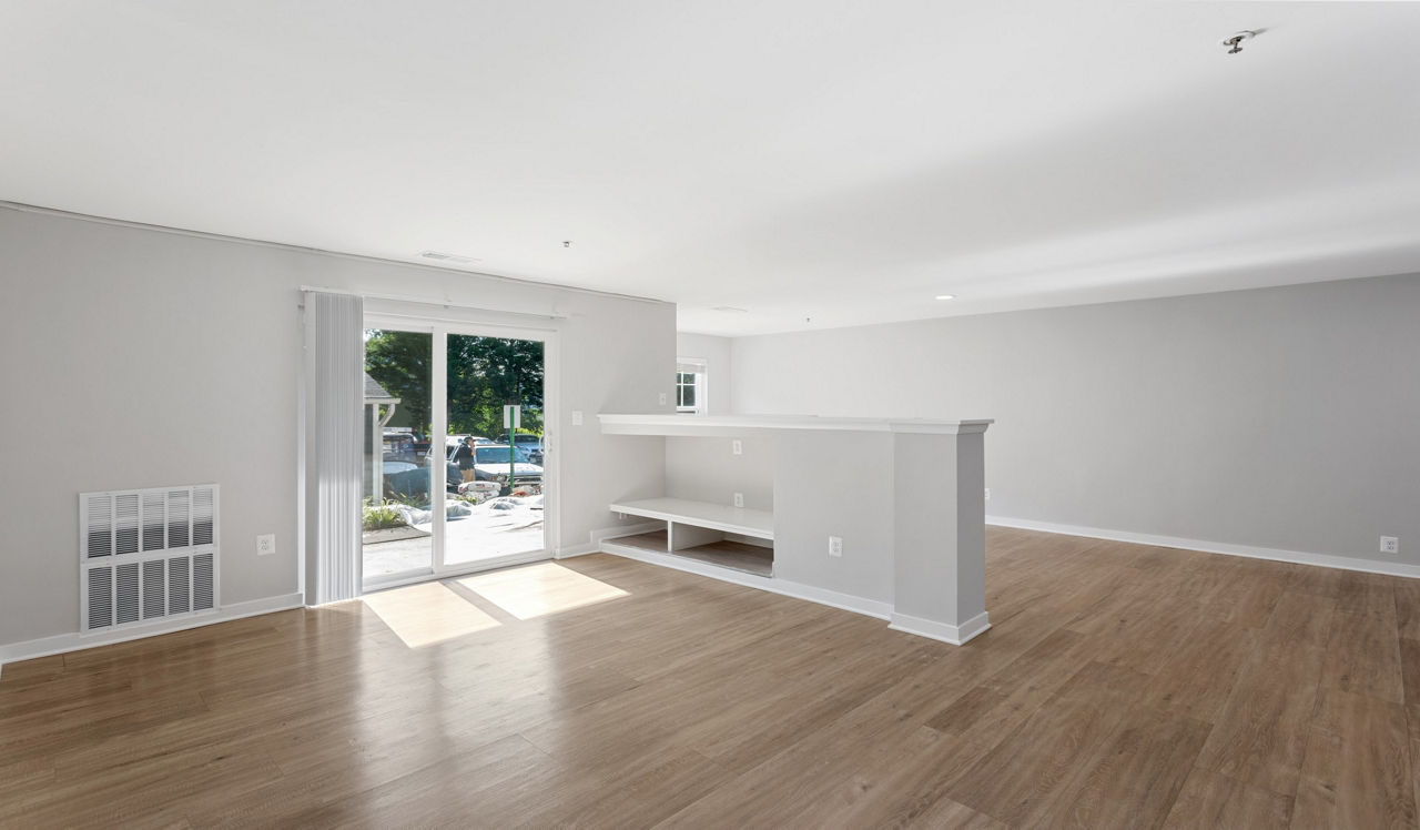 Bent Tree Apartments - Centreville, VA - Living Room
