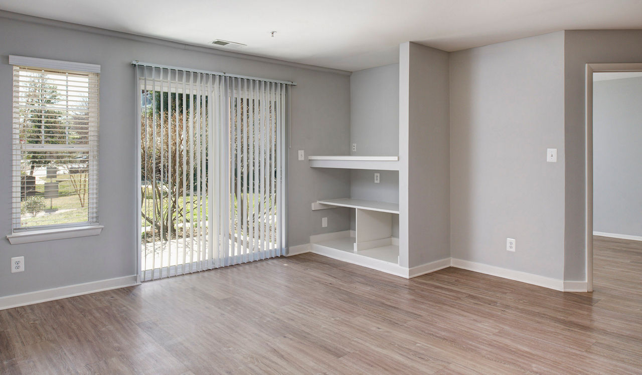 Bent Tree Apts - Centreville - Living Room