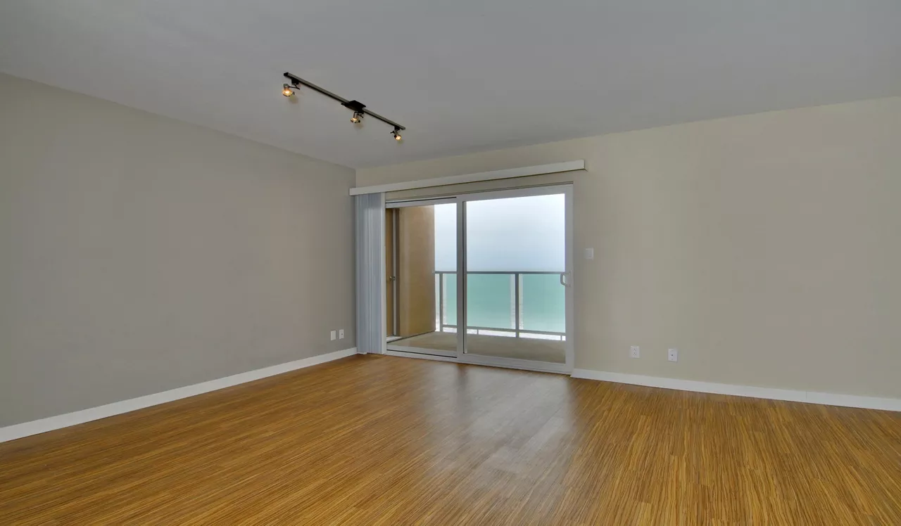 The Bluffs at Pacifica - Pacifica, CA - living room