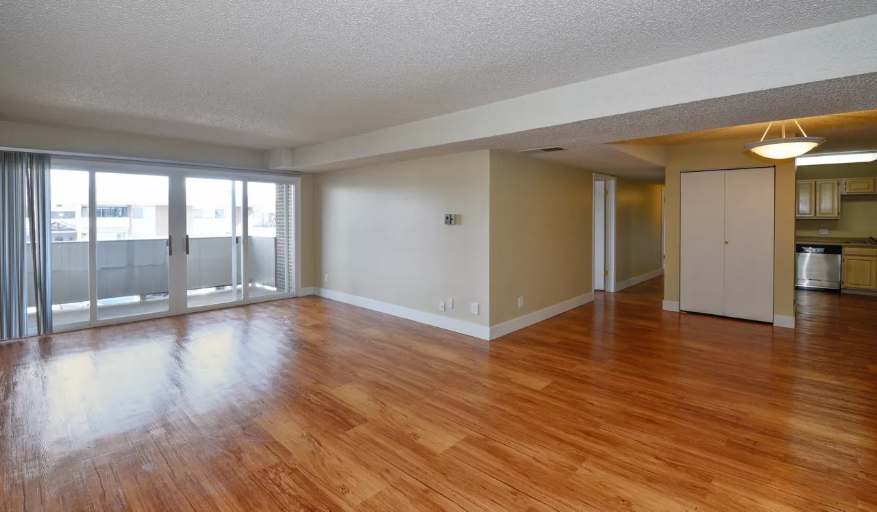Meadow Creek Apartments - Boulder, CO - Living Room