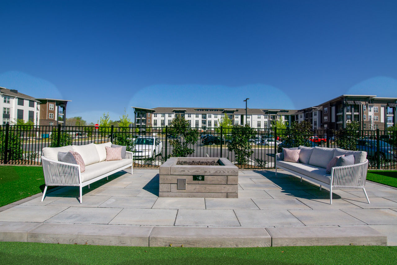 Brea Wendell Falls - Outdoor Lounge