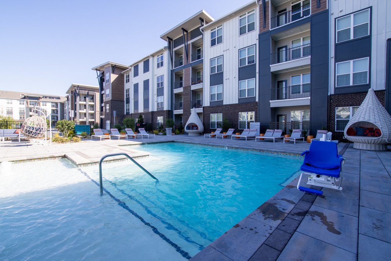 Brea Wendell Falls - Pool