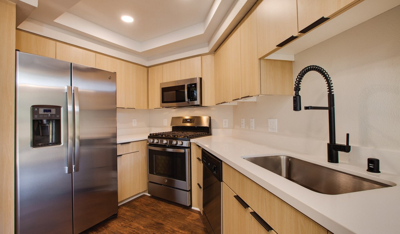 Broadcast Center Apartments in Los Angeles, CA -premier kitchen