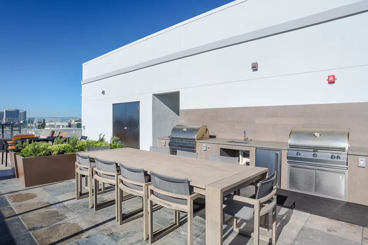 The Broadway - Oakland, CA - Rooftop Lounge and Grills