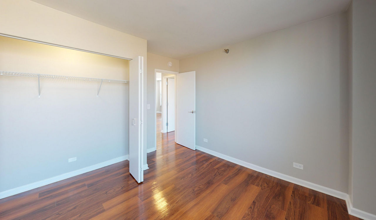 Evanston Place Apartments - Evanston, IL - Bedroom