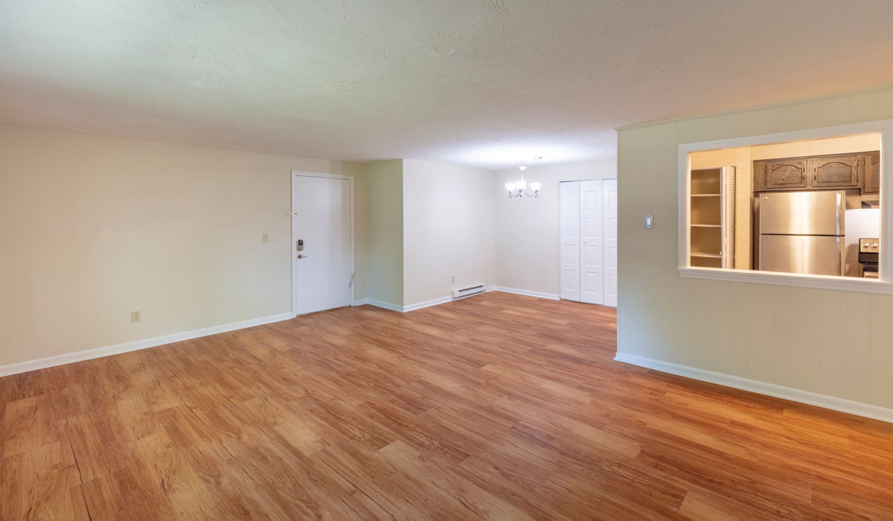 Royal Crest - North Andover, MA - Living Room