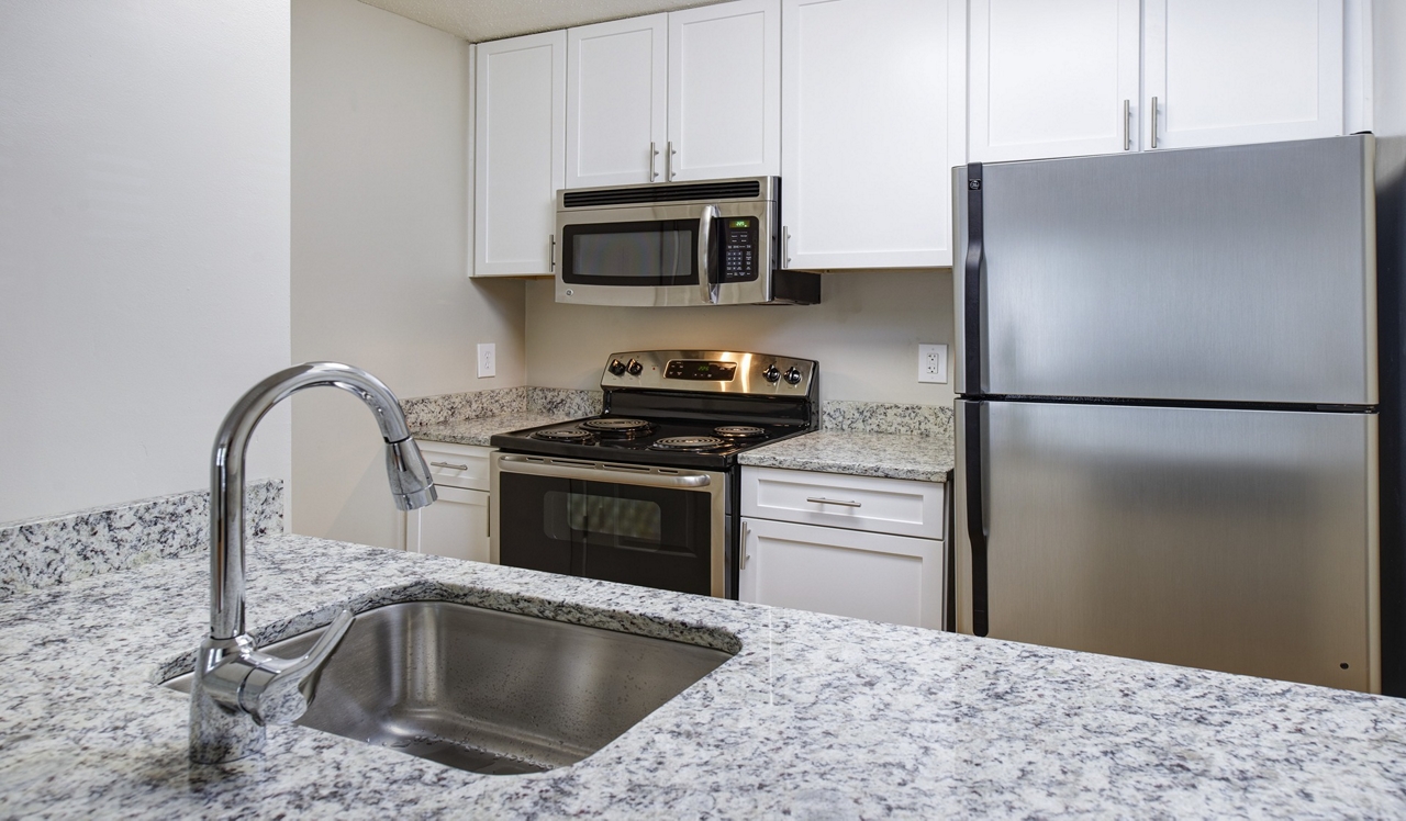 Burke Shire Commons - Burke, VA - Kitchen