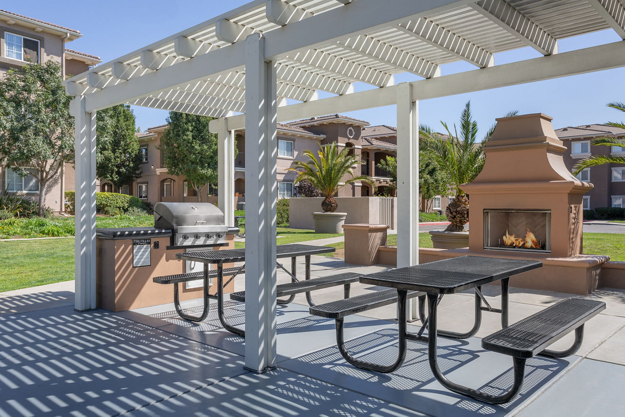 The Villas at Towngate - Moreno Valley, CA - Picnic Tables and Grills